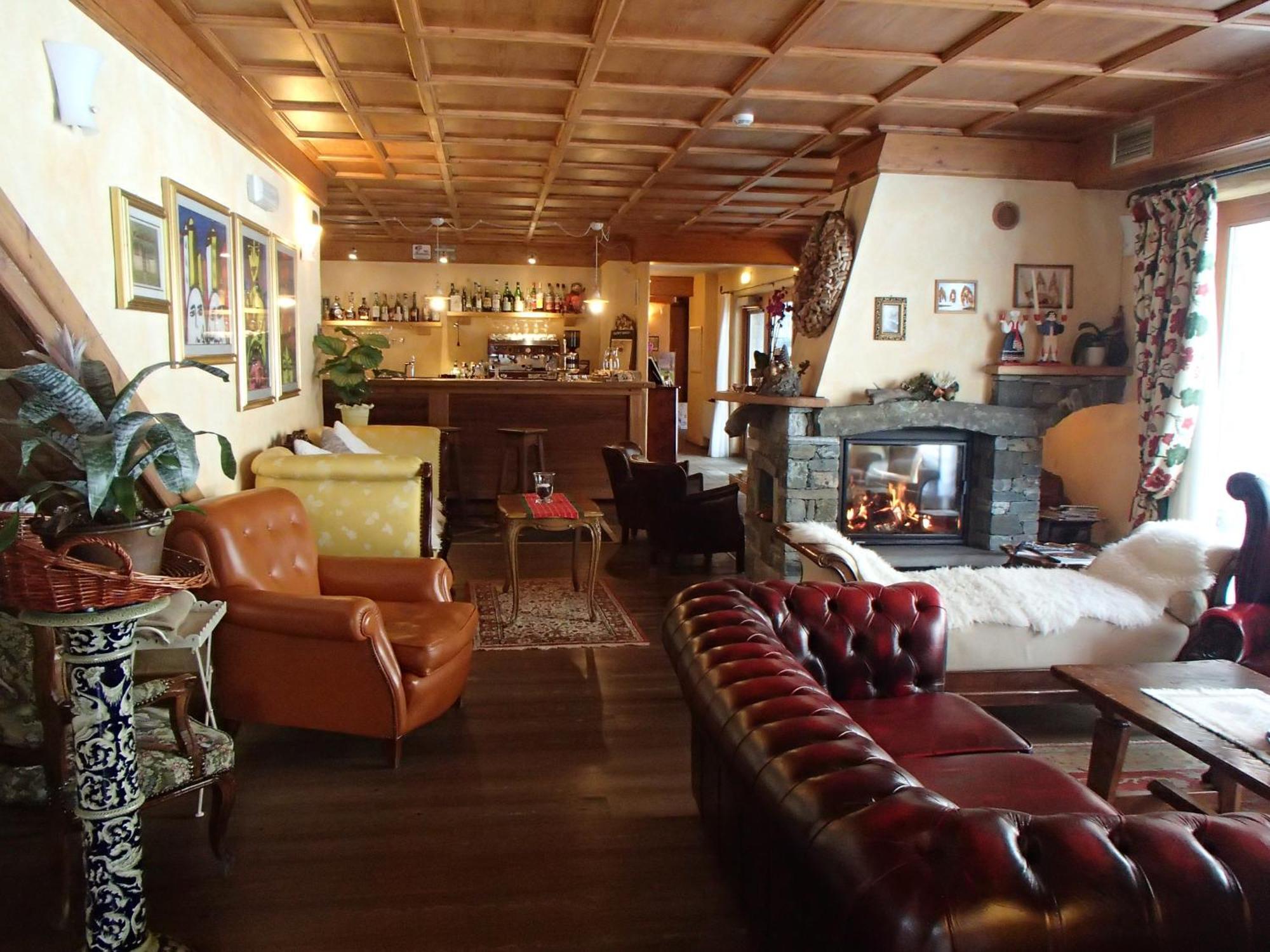 Le Rocher Hotel Champoluc Εξωτερικό φωτογραφία