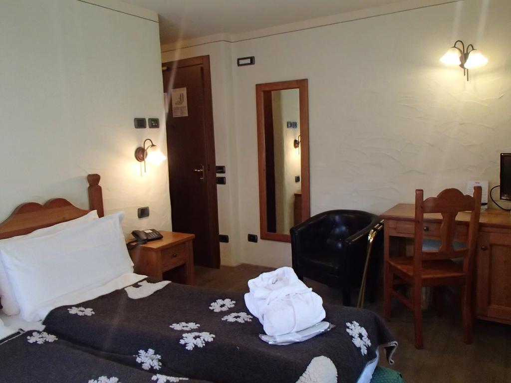 Le Rocher Hotel Champoluc Εξωτερικό φωτογραφία