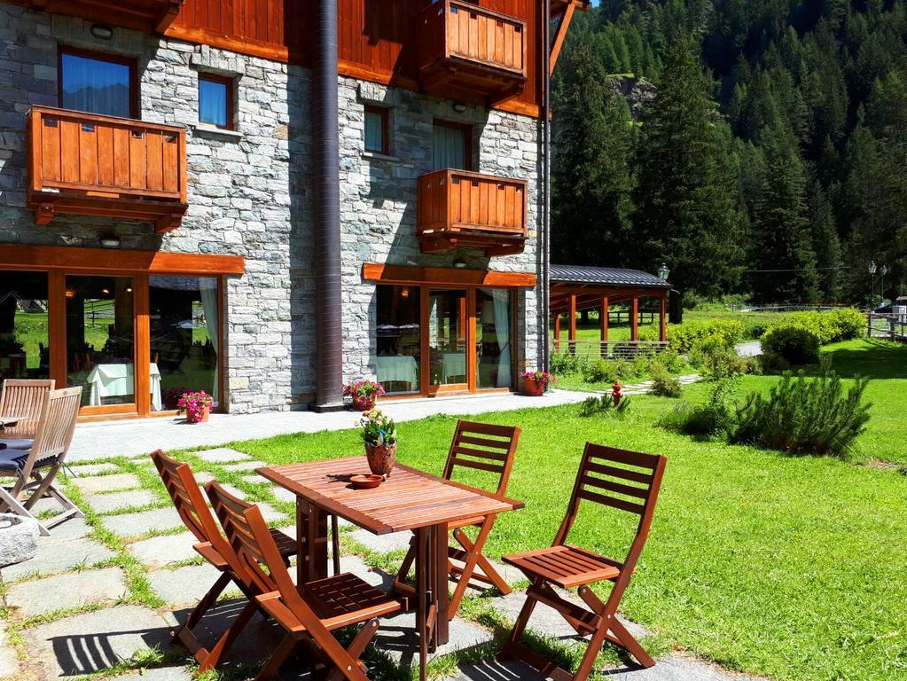 Le Rocher Hotel Champoluc Εξωτερικό φωτογραφία